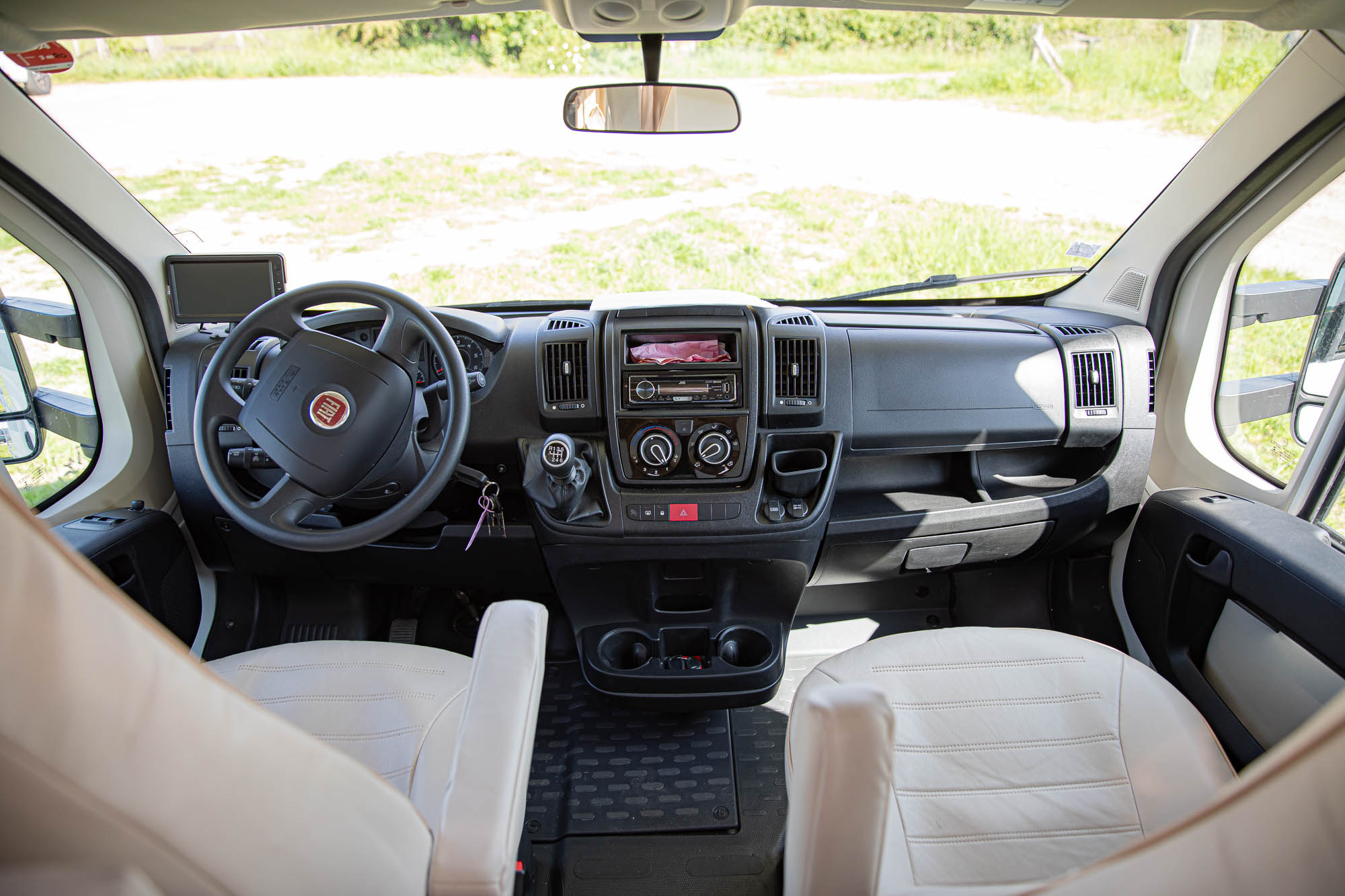 camper-huren-groesbeek-nijmegen-ducato-rimor-seal-9-camper-huren